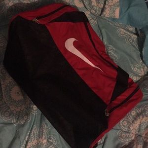 Red and black nike duffel bag ❤️